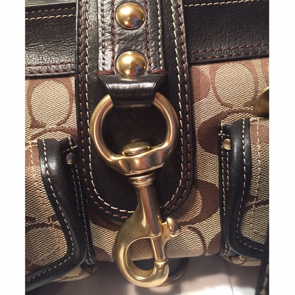 More pics of Coach - Picture 2 of 4