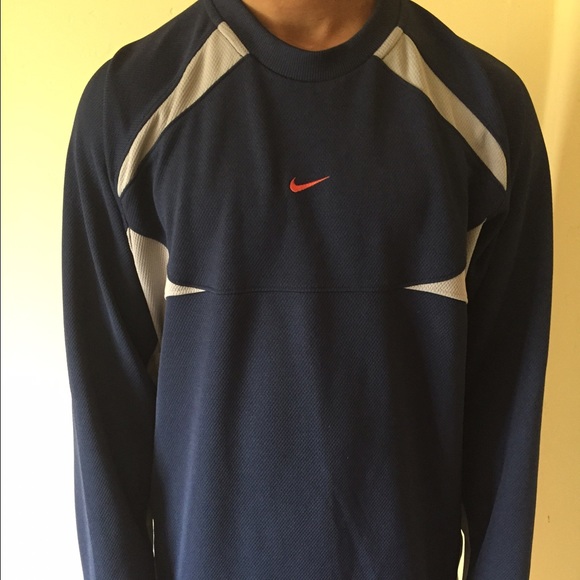 Nike athletic long sleeve shirt