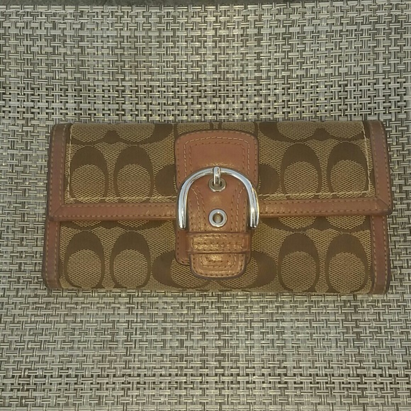 Coach Signature buckle wallet -Discounted shipping