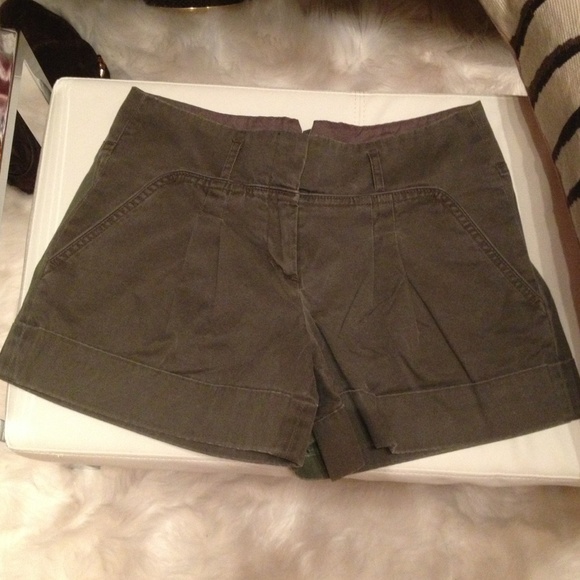 BCBG MAX AZRIA pleated cuffed short in Dk Khaki