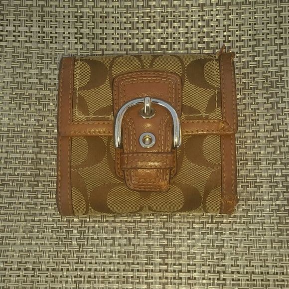 Coach Signature buckle Wallet *Discounted Shipping