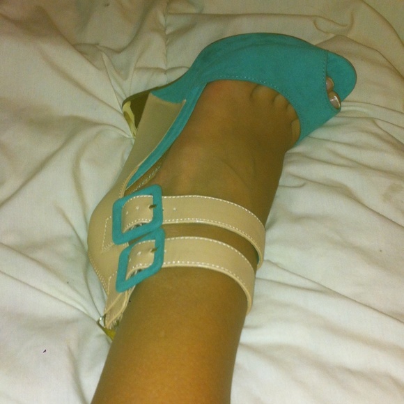 Pumps - Picture 2 of 2