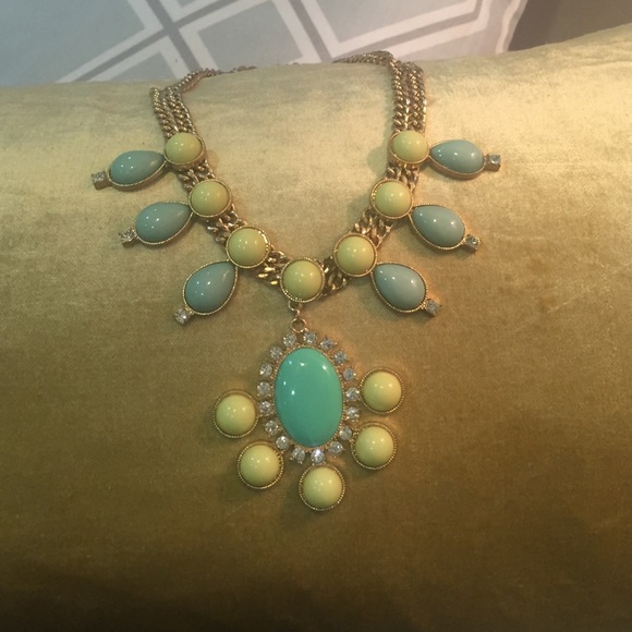 Charming Charlie yellow green necklace