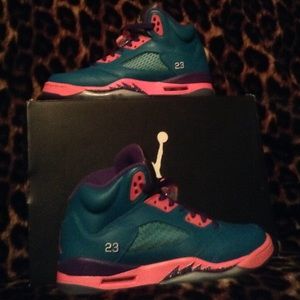 Jordan Retro 5 Tropical 7y=8-9 women
