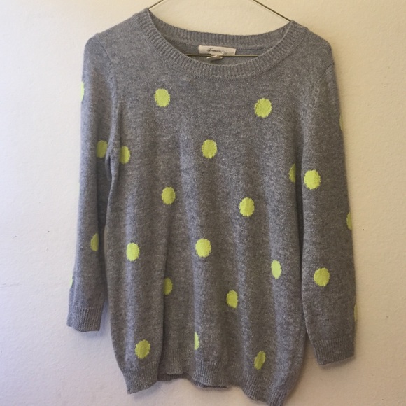 Cute grey sweater with lime dots