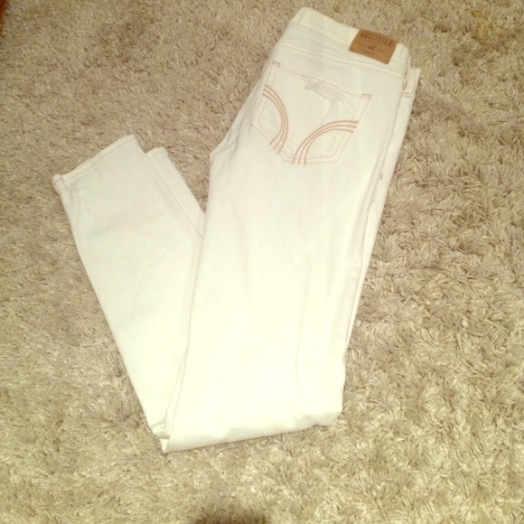 White Ripped Hollister Jeans!☀️☀️🍍🍍