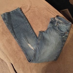 Destroyed look Levi's light wash jeans!