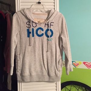 Hollister oatmeal colored 3/4 length sleeve hoodie