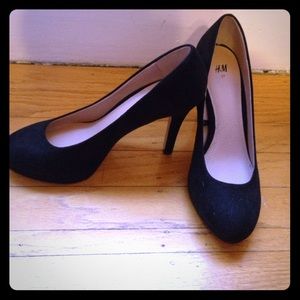 H&M black closed toed heels