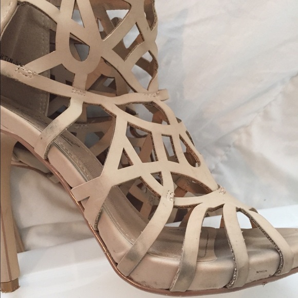 💖CUTE Tan Stilettos - Picture 2 of 4