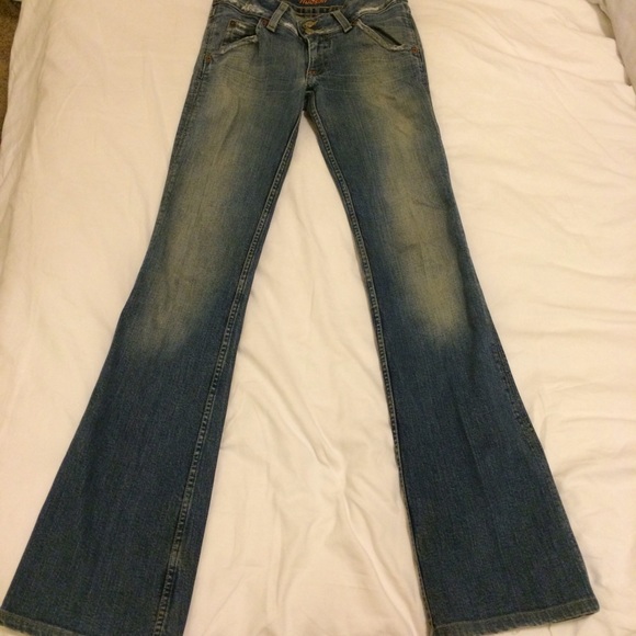 Hudson jeans slightly destroyed 26