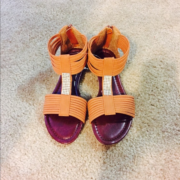 Tan sandals with diamonds !!😍😍👣😘