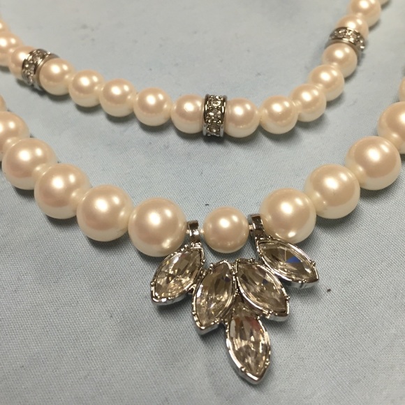 Ann Taylor Pearl Necklace - Picture 2 of 3