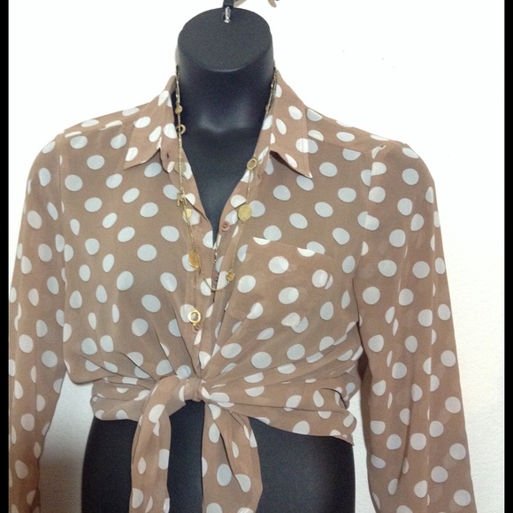 WE DON'T USE WIRE HANGEEEEEERS!!! 👗👗👗 - Picture 3 of 4