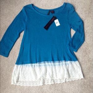 💥Final Price💥 NWT! Teal & ivory lace top