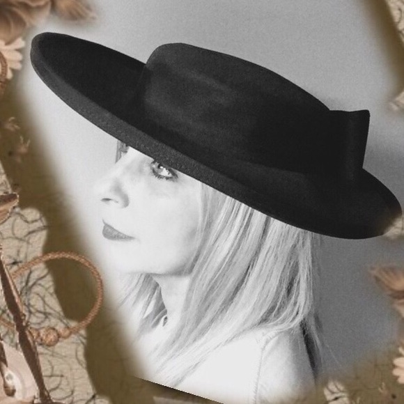 Kangol Accessories - 🎉HP🎉❤️KANGOL BLACK WIDE BRIMMED HAT WITH BOW❤️