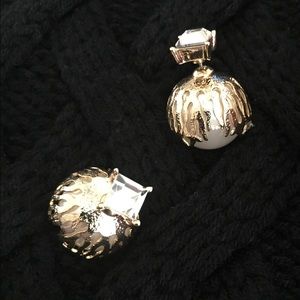 Double sided pearl & yellow gold earrings