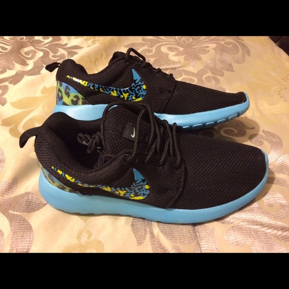 New nike roshe size 6.5 womans