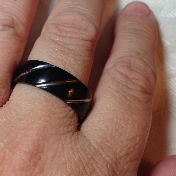 Siolid black titanium w/silver twist band ring