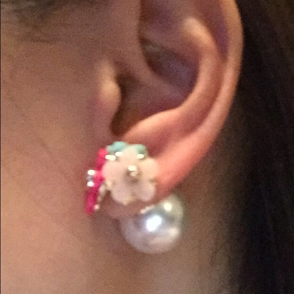 brand new~ Double Sided Earrings - Pearl & Daisy - Picture 2 of 2