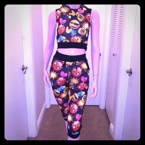 EMOJIS Crop Top Hoodie Jogger Pants Set 🔸SIze MED