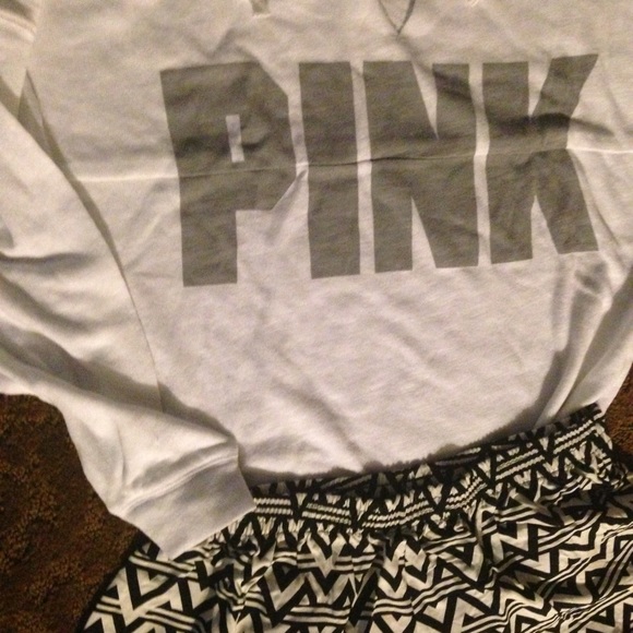 Vs pink outfit🎉 sale 🎉 - Picture 3 of 4