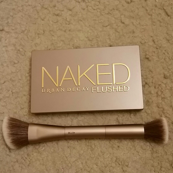 Urban Decay Set of Naked Flushed in Native/Brush