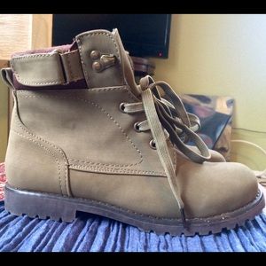 Army Green Boots! ✨✨✨