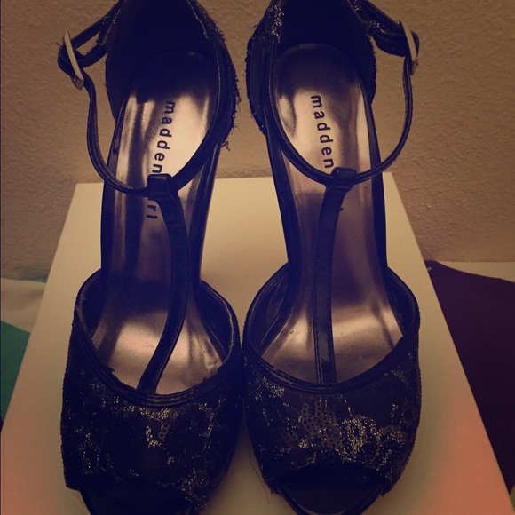 Heels - Picture 1 of 2