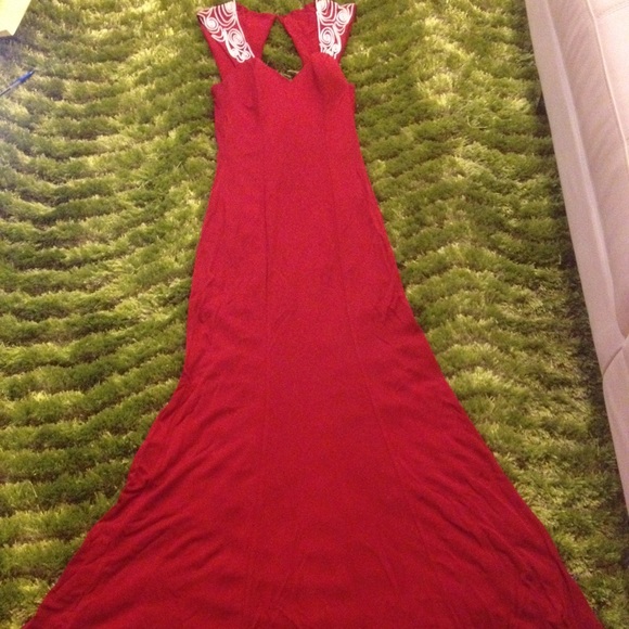 Red cocktail dress with detailed neck - Picture 2 of 4