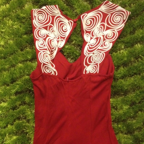 Red cocktail dress with detailed neck - Picture 3 of 4