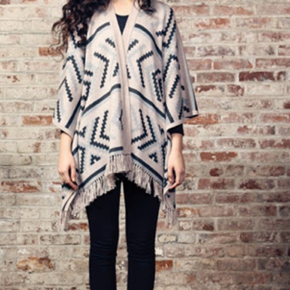 💥$225 Tan Navajo Print Left On Houston Cardigan Wrap - Picture 3 of 4