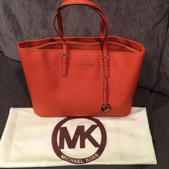 MK BEAUTIFUL TOTE - Picture 2 of 4