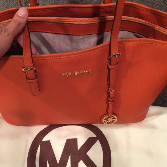 MK BEAUTIFUL TOTE - Picture 3 of 4