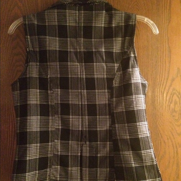 Vests - Picture 2 of 4