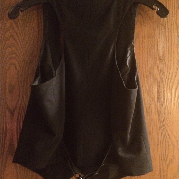 Vests - Picture 4 of 4