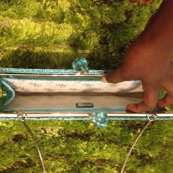 Turquoise Guess clutch - Picture 2 of 3