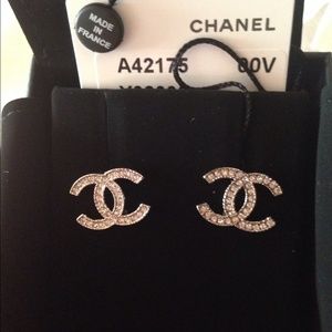 Auth Chanel CC logo silver Crystal Earrings Silver