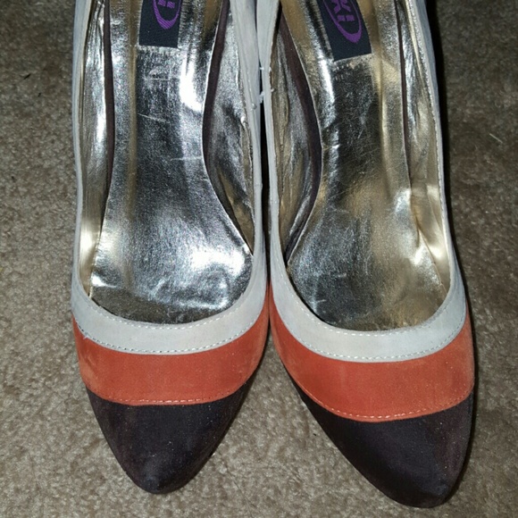 Good condition faux suede color block heels!