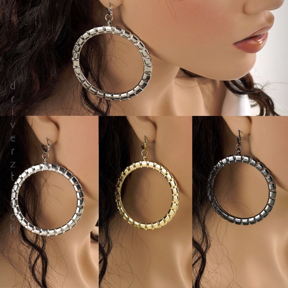 Gorgeous GOLD Jennifer Lopez Hoop Earrings - Picture 1 of 4