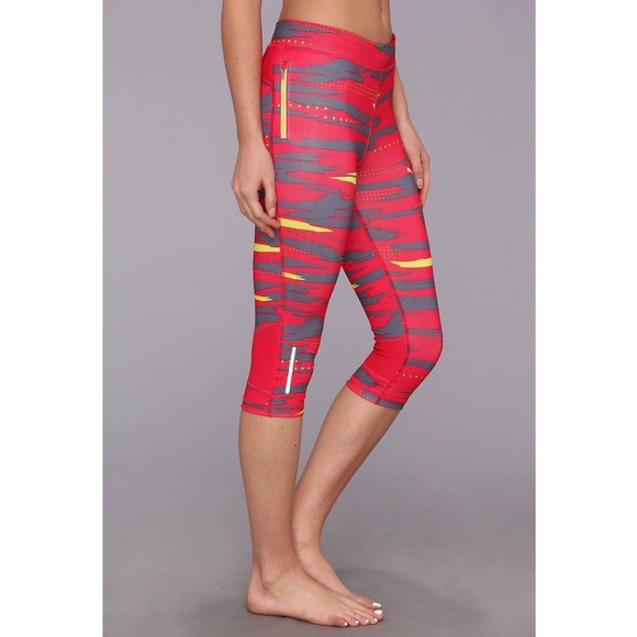 •Puma Capri Leggings• - Picture 3 of 4