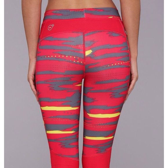 •Puma Capri Leggings• - Picture 4 of 4