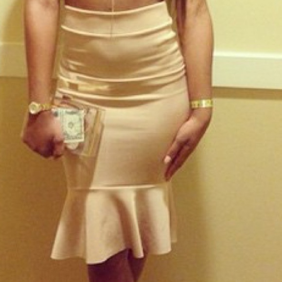 ❗️SOLD❗️Tan Pencil Skirt - Picture 2 of 3