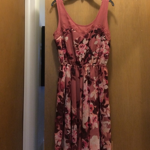 So cute pinkish flowered sleeveless dress 🎀💕💐