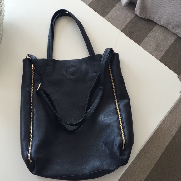 Handbags - Black bag with expandable zips