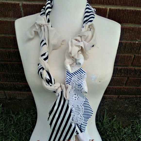 Solomon rain scarf
