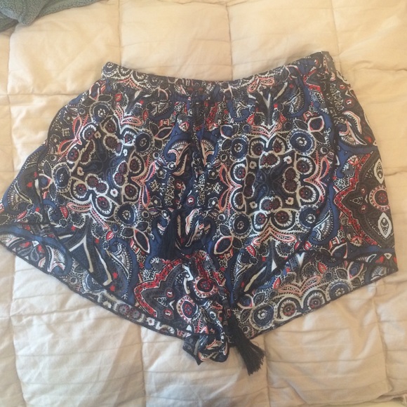 BRAND NEW WITH TAGS! A&F Patterned Shorts M