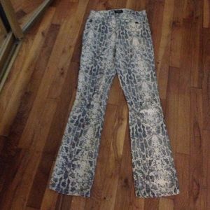 Guess snakeskin print jeans sz28 like new