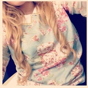 🌸 Floral Sweater w/ Gold Chain on Collar 🌸