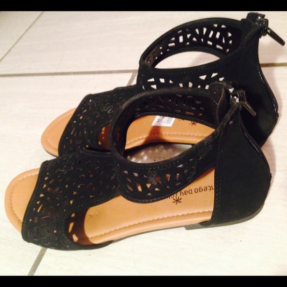 Black Sandals - Picture 2 of 3